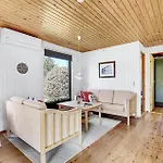 3 Bedroom Awesome In Casa de Férias Hørve